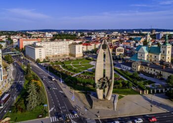 13 zasłużonych dla rzeszowskiej kultury otrzymało dziś nagrody z&nbsp;rąk prezydenta Rzeszowa