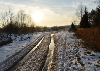 Ostrzeżenia IMGW. Roztopy, oblodzenia i silny wiatr nadciągają na Podkarpacie