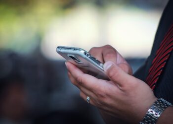 ZUS ostrzega przed&nbsp;oszustami próbującymi wyłudzić pieniądze