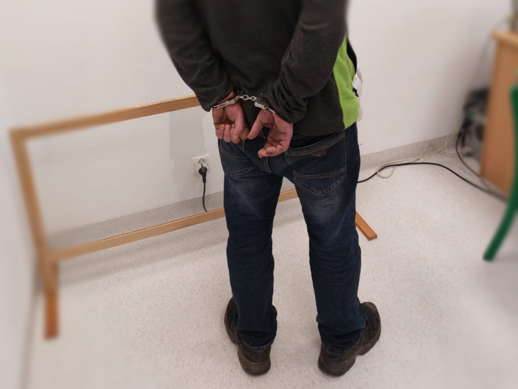 Włamali się do lokalu gastronomicznego w Lubaczowie. Zostali zatrzymani 1 - Polskie Radio Rzeszów Włamali się do lokalu gastronomicznego w Lubaczowie. Zostali zatrzymani