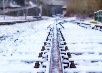 Kolejne utrudnienia w&nbsp;transporcie i&nbsp;awarie linii energetycznych spowodowane opadami