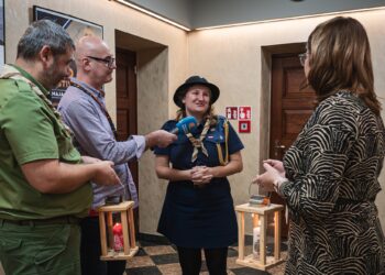 Do&nbsp;Polskiego Radia Rzeszów dotarło Betlejemskie Światło Pokoju