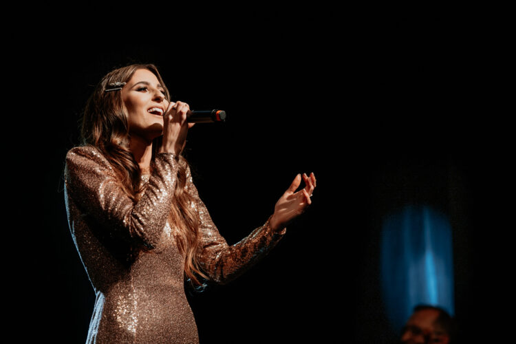 Dzisiaj koncert Izabeli Szafrańskiej z zespołem. Na naszej scenie będą rozbrzmiewać najpiękniejsze kolędy 1 - Polskie Radio Rzeszów Dzisiaj koncert Izabeli Szafrańskiej z zespołem. Na naszej scenie będą rozbrzmiewać najpiękniejsze kolędy