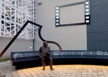 Przy Jasielskim Domu Kultury stanie ławka Jerzego Matuszkiewicza