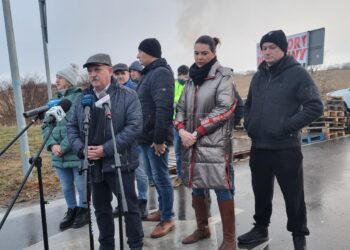 Rolnicy wznowili protest na&nbsp;granicy polsko-ukraińskiej. Trwają negocjacje z&nbsp;wojewodą i&nbsp;ministerstwem