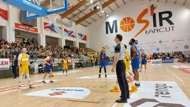 Koszykówka. Sokół przegrywa z Mistrzem Polski