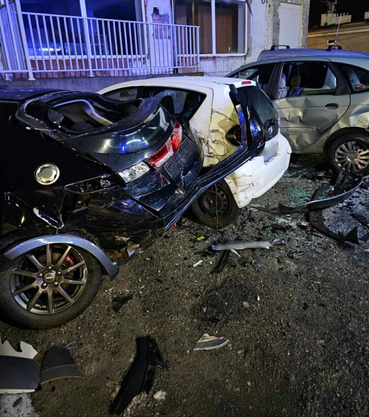 Pijany kierowca uszkodził w Iwoniczu-Zdroju 6 samochodów (zdjęcia) 1 - Polskie Radio Rzeszów Pijany kierowca uszkodził w Iwoniczu-Zdroju 6 samochodów (zdjęcia)