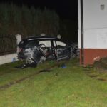 Sylwestrowa brawura w Krośnie. Rozpędzony samochód uszkodził budynek 4 - Polskie Radio Rzeszów Sylwestrowa brawura w Krośnie. Rozpędzony samochód uszkodził budynek - Polskie Radio Rzeszów