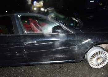 35-latka jechała z&nbsp;trzyletnim synkiem autem pozbawionym opony. Uciekała przed&nbsp;policją, uszkodziła radiowozy