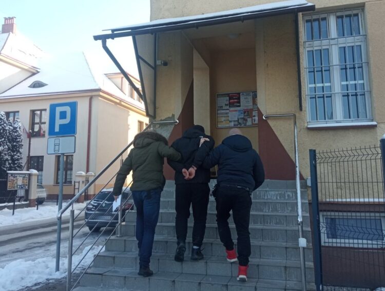 Tymczasowy areszt dla 22-letniego kierowcy. Miał w aucie ponad kilogram marihuany