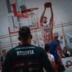 Koszykówka. Kolejne zwycięstwo Resovii 8 - Polskie Radio Rzeszów Koszykówka. Kolejne zwycięstwo Resovii - Polskie Radio Rzeszów