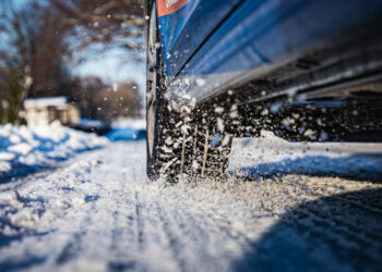 W&nbsp;wielu miejscach w&nbsp;regionie jazdę utrudnia błoto pośniegowe