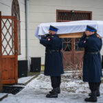 Trumna ze szczątkami ordynata Andrzeja Lubomirskiego jest już w pałacu Lubomirskich w Przeworsku (zdjęcia) 19 - Polskie Radio Rzeszów Trumna ze szczątkami ordynata Andrzeja Lubomirskiego jest już w pałacu Lubomirskich w Przeworsku (zdjęcia) - Polskie Radio Rzeszów