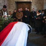 Trumna ze szczątkami ordynata Andrzeja Lubomirskiego jest już w pałacu Lubomirskich w Przeworsku (zdjęcia) 21 - Polskie Radio Rzeszów Trumna ze szczątkami ordynata Andrzeja Lubomirskiego jest już w pałacu Lubomirskich w Przeworsku (zdjęcia) - Polskie Radio Rzeszów