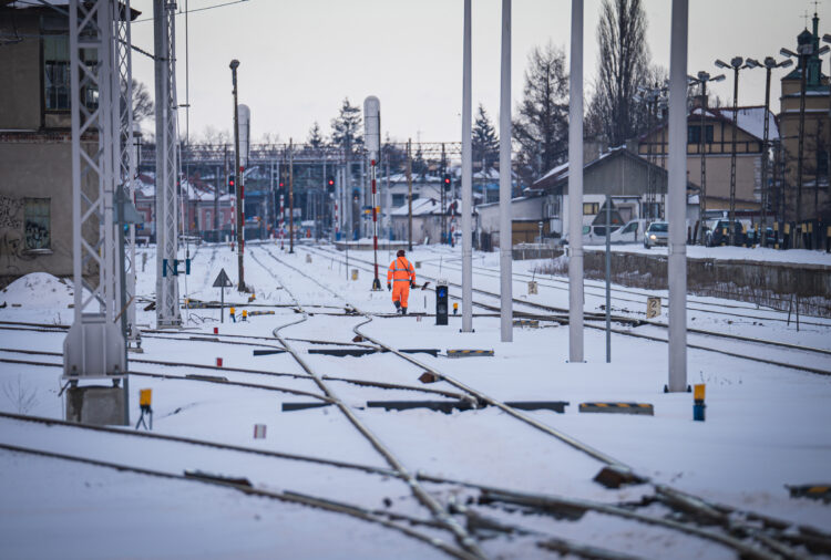 Problemy na kolei z powodu oblodzenia sieci (aktualizacja)