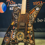 Koniec licytacji wyjątkowej gitary elektrycznej (zdjęcia) - Polskie Radio Rzeszów