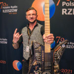 Koniec licytacji wyjątkowej gitary elektrycznej (zdjęcia) - Polskie Radio Rzeszów