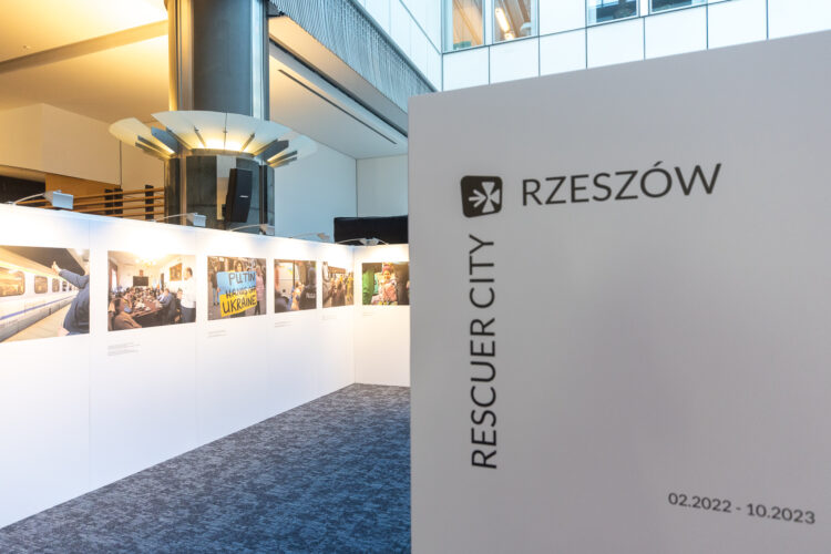 W Parlamencie Europejskim w Brukseli została otwarta wystawa „Rzeszów Miasto Ratownik”