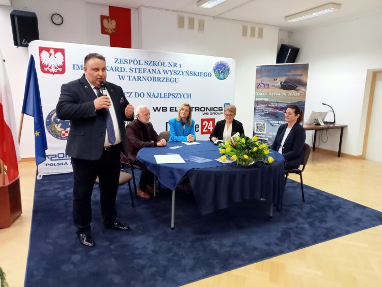 W Zespole Szkół nr 1 w Tarnobrzegu powstaje Liceum Dyplomacji 1 - Polskie Radio Rzeszów W Zespole Szkół nr 1 w Tarnobrzegu powstaje Liceum Dyplomacji