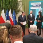 "Z chłopa premier". Reportaż Anny Leśniewskiej 9 - Polskie Radio Rzeszów "Z chłopa premier". Reportaż Anny Leśniewskiej - Polskie Radio Rzeszów