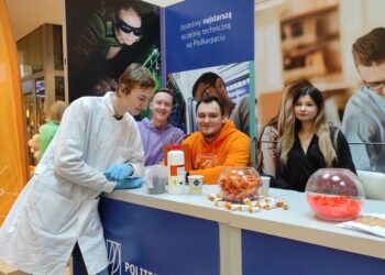 Politechnika Rzeszowska zorganizowała pokazy chemiczne dla uczniów szkół średnich