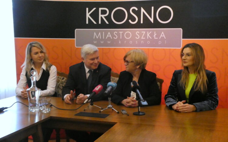 Wojewoda podkarpacki z wizytą w Krośnie. Spotkała się z samorządowcami