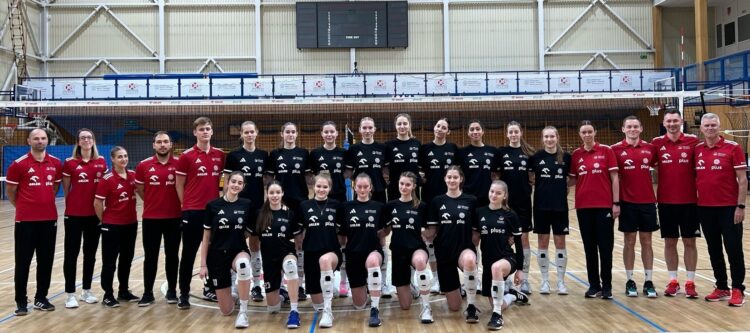 Siatkówka. Podopieczne Miłosza Majki rozpoczęły od wygranej
