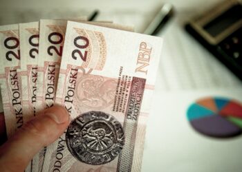 KAS zarejestrowała w&nbsp;ubiegłym roku 320 tysięcy dokumentów Tax Free