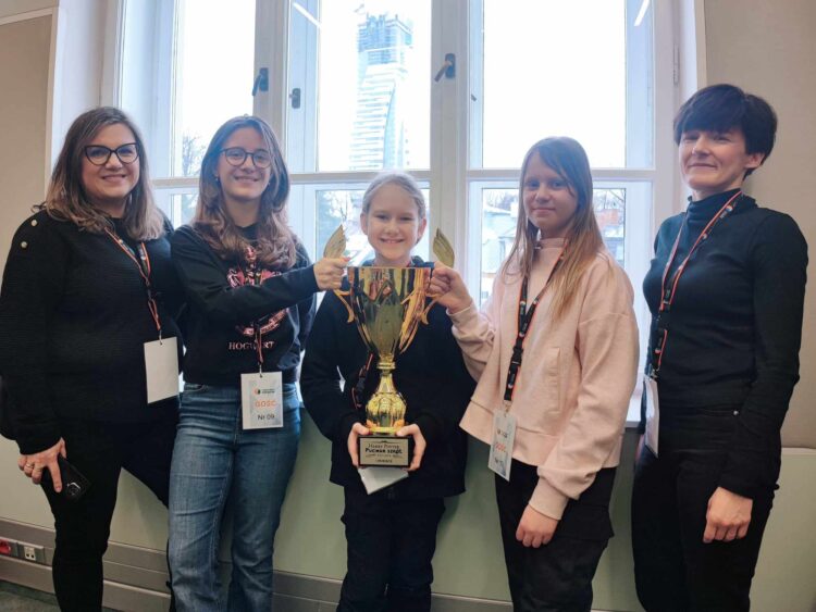 Uczniowie Szkoły Podstawowej nr 21 w Rzeszowie wygrali Wielki Turniej Wiedzy o Harrym Potterze