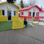 Tutaj każdy zwierzak ma swoją kanapę. Tak wygląda Psia Wioska w Przemyślu (zdjęcia) - Polskie Radio Rzeszów