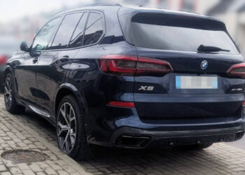 Dwa luksusowe auta warte w&nbsp;sumie ok. 570 tys. zł odzyskali strażnicy graniczni wraz z&nbsp;policją