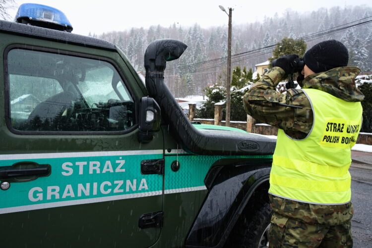 Pościg Straży Granicznej za pijanym 27-latkiem, który potrącił funkcjonariusza