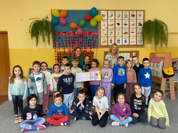 Dzieci z Przedszkola Publicznego nr 21 w Rzeszowie o radiu