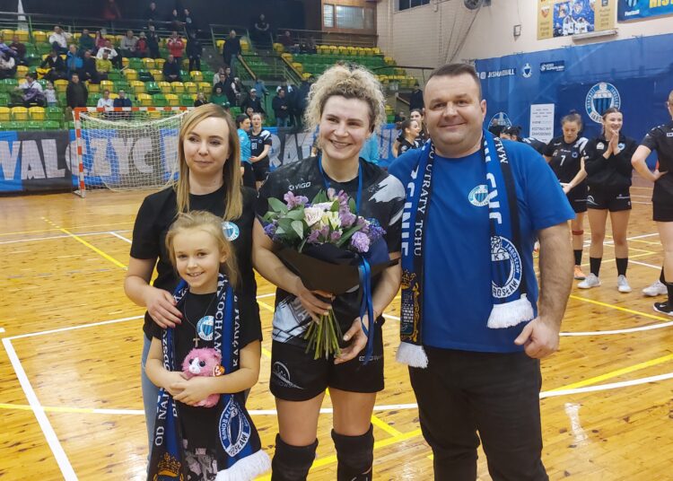 Piłka ręczna. JKS wygrywa po rzutach karnych