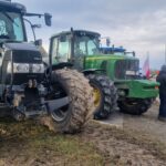 Od rana rolnicy blokują przejście graniczne w Medyce (zdjęcia) - Polskie Radio Rzeszów