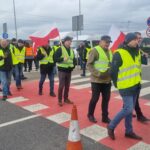 Od rana rolnicy blokują przejście graniczne w Medyce (zdjęcia) - Polskie Radio Rzeszów