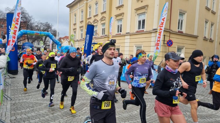 Blisko 300 osób wzięło udział w „Zimowej Karpackiej Piątce” (zdjęcia)