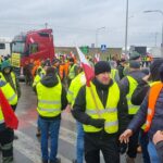 Kolejne protesty przed przejściami granicznymi i na drogach regionu. Rolnicy zaostrzają akcję (zdjęcia) 60 - Polskie Radio Rzeszów Kolejne protesty przed przejściami granicznymi i na drogach regionu. Rolnicy zaostrzają akcję (zdjęcia) - Polskie Radio Rzeszów