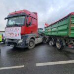 Kolejne protesty przed przejściami granicznymi i na drogach regionu. Rolnicy zaostrzają akcję (zdjęcia) 49 - Polskie Radio Rzeszów Kolejne protesty przed przejściami granicznymi i na drogach regionu. Rolnicy zaostrzają akcję (zdjęcia) - Polskie Radio Rzeszów