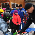 Policjanci uczyli młodzież zasad bezpieczeństwa na stoku - Polskie Radio Rzeszów