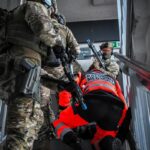 Ćwiczenia policyjnych kontrterrorystów w stolicy Podkarpacia (fotogaleria) 2 - Polskie Radio Rzeszów Ćwiczenia policyjnych kontrterrorystów w stolicy Podkarpacia (fotogaleria) - Polskie Radio Rzeszów