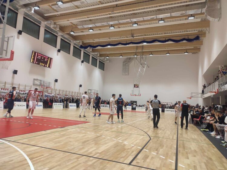 Koszykówka. Opteam Resovia wygrała z liderem