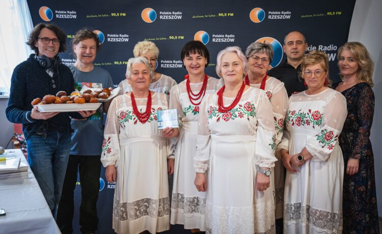 Tłusty czwartek z Kołem Gospodyń Wiejskich w Jaworniku Polskim (fotogaleria) 1 - Polskie Radio Rzeszów Tłusty czwartek z Kołem Gospodyń Wiejskich w Jaworniku Polskim (fotogaleria)