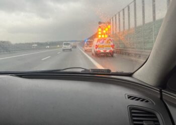 Zepsuła się karetka. Policjanci pomogli dostarczyć krew dla operowanego pacjenta