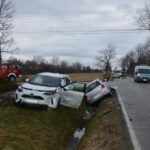 Trzy osoby trafiły do szpitala po zderzeniu suzuki i toyoty 2 - Polskie Radio Rzeszów Trzy osoby trafiły do szpitala po zderzeniu suzuki i toyoty - Polskie Radio Rzeszów