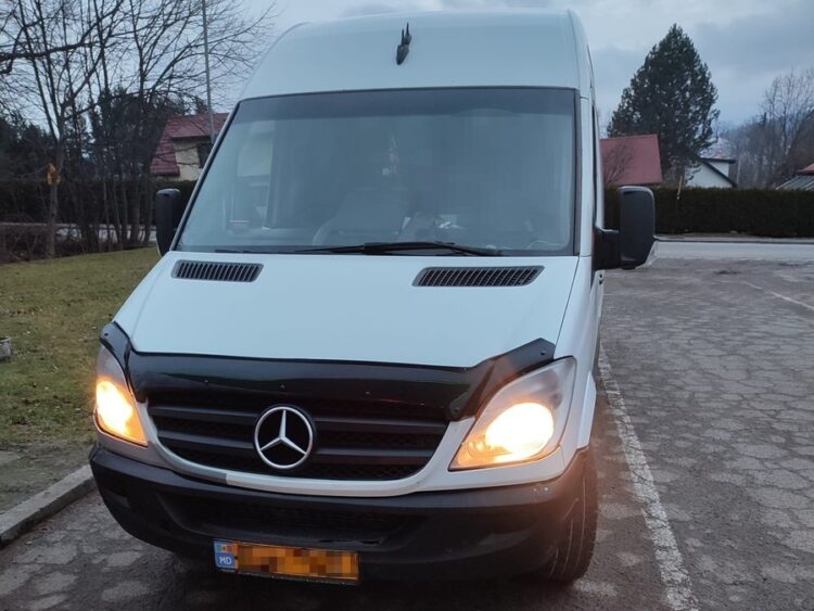 Mołdawianin przewoził zbyt wielu pasażerów. Stracił prawo jazdy