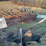 Pojazd przewożący drewno spadł ze skarpy - Polskie Radio Rzeszów