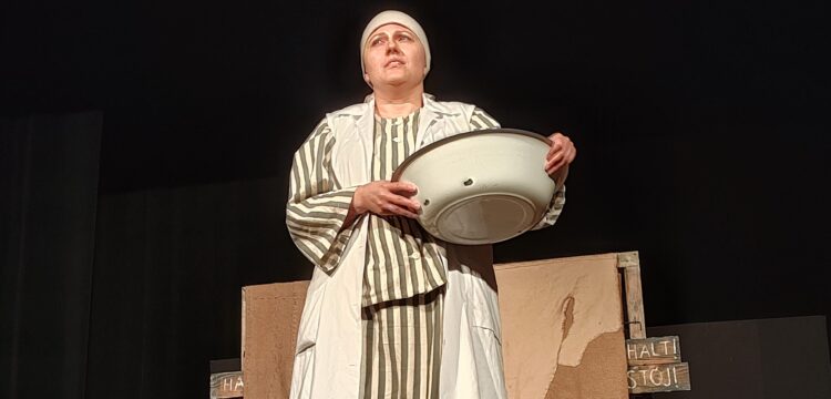 „Nazywano ją mamą ‘’ – spektakl Sceny Propozycji