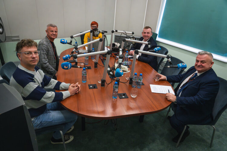 Wybory samorządowe m.in. tematem radiowego panelu politycznego 1 - Polskie Radio Rzeszów Wybory samorządowe m.in. tematem radiowego panelu politycznego