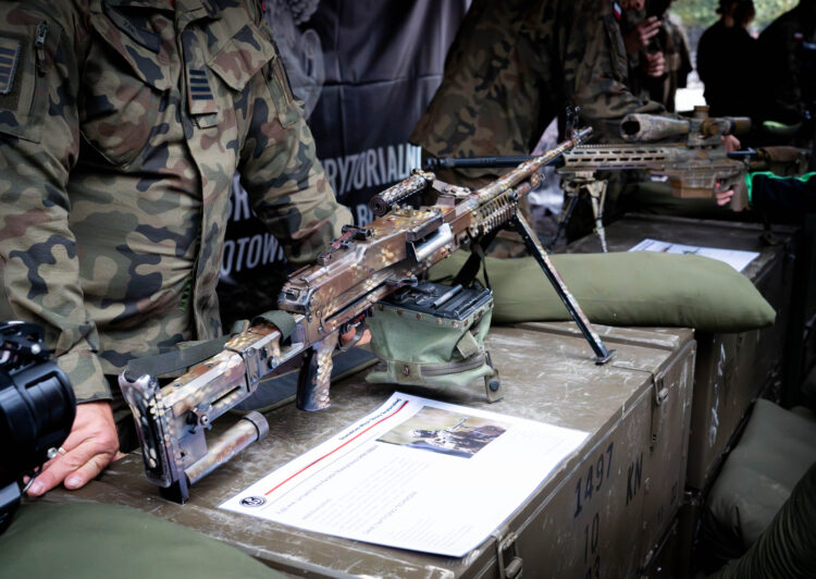 Wojsko zachęca młodych ludzi do wstępowania do armii